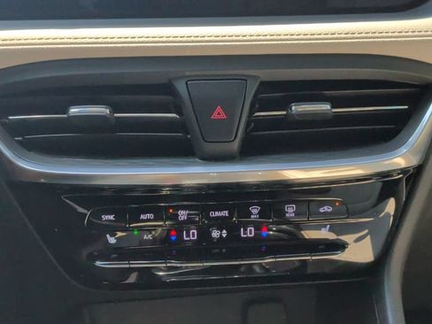 Used 2024 Buick Encore GX Avenir w/ Avenir Convenience Package FWD image 26