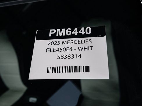 Used 2025 Mercedes-Benz GLE 450e 4MATIC w/ AMG Line Interior image 39