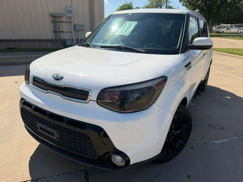 Used 2016 Kia Soul + FWD image 2