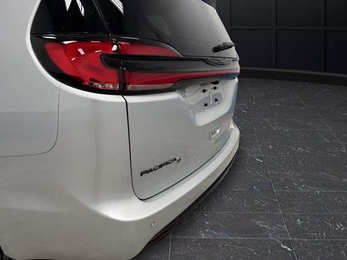 New 2026 Chrysler Pacifica Select w/ S Appearance Package image 34