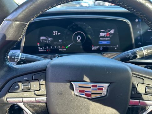 Used 2021 Cadillac Escalade Premium Luxury image 11