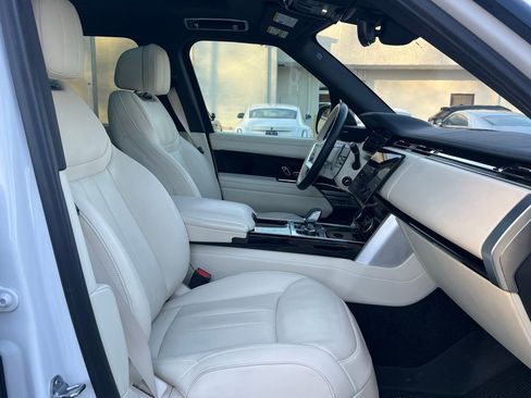 Used 2023 Land Rover Range Rover SE image 12