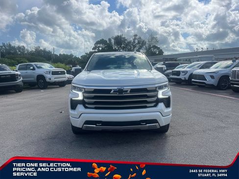 Used 2023 Chevrolet Silverado 1500 High Country w/ Technology Package AWD/4WD image 3