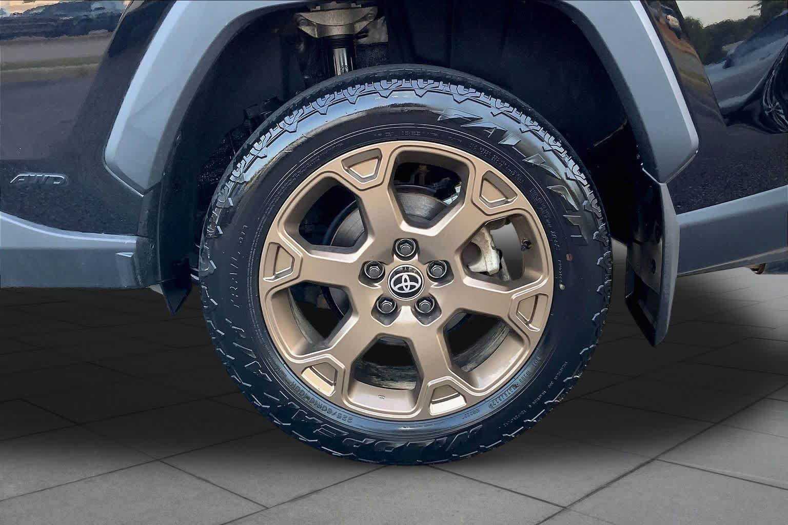 Used 2023 Toyota RAV4 AWD Hybrid image 10