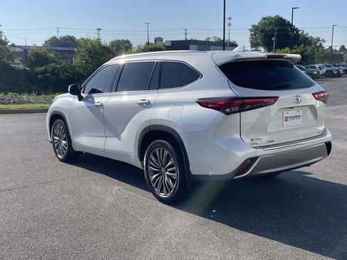 Used 2021 Toyota Highlander Platinum FWD image 7