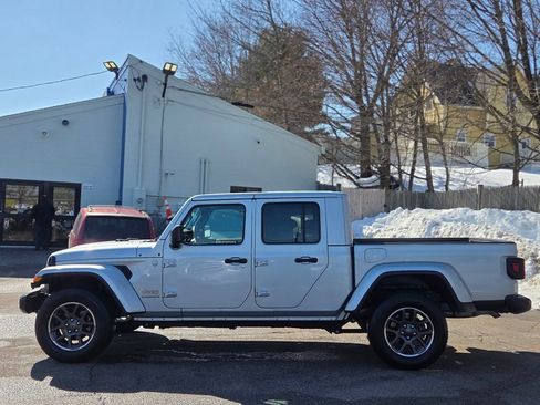 Used 2023 Jeep Gladiator Overland image 3