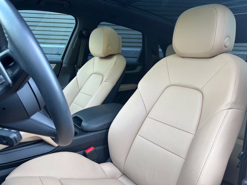 Certified 2026 Porsche Cayenne AWD/4WD image 5