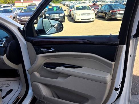 Used 2013 Cadillac SRX Luxury image 16