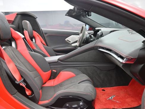 Used 2022 Chevrolet Corvette Stingray Premium Conv w/ Z51 Performance Package RWD image 28