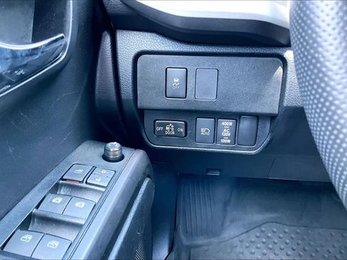 Used 2020 Toyota Tacoma TRD Sport w/ Technology Package AWD/4WD image 32