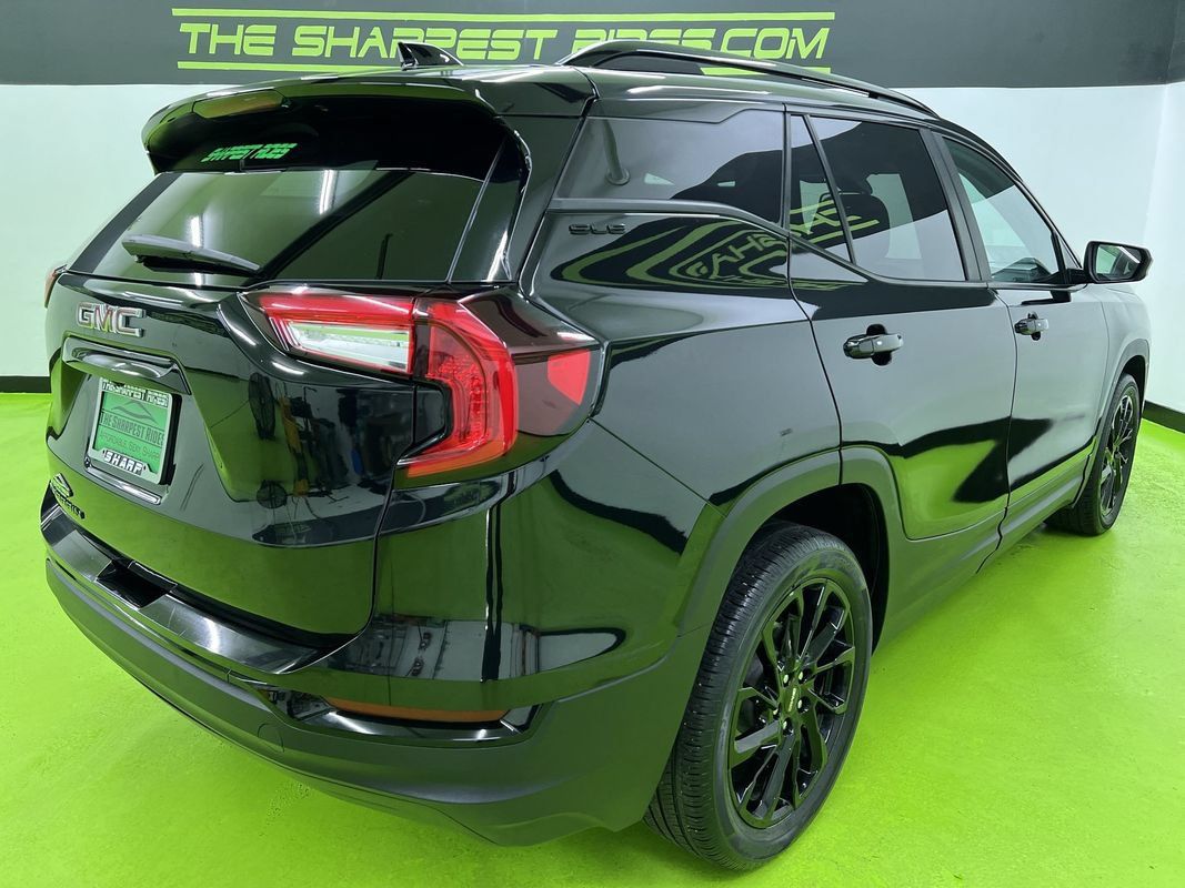 Used 2024 GMC Terrain SLE w/ Driver Convenience Package FWD image 10