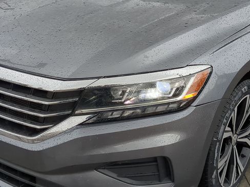 Used 2021 Volkswagen Passat 2.0T SE image 11