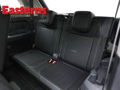 Used 2022 Volkswagen Tiguan SE w/ Panoramic Sunroof Package image 25