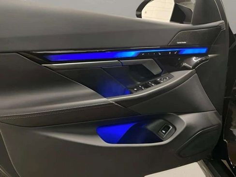 Used 2025 BMW i5 eDrive40i image 16