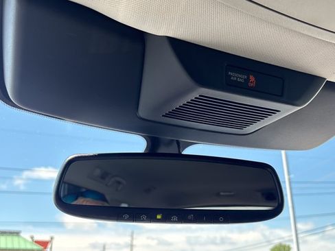 Used 2022 Nissan Pathfinder SL FWD image 39