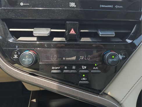 Used 2022 Toyota Camry XLE FWD image 21