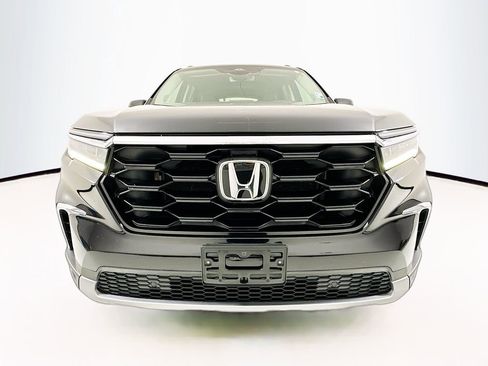 Certified 2023 Honda Pilot Touring image 2