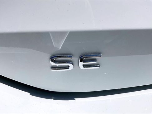 Certified 2025 Volkswagen Tiguan SE AWD/4WD image 29