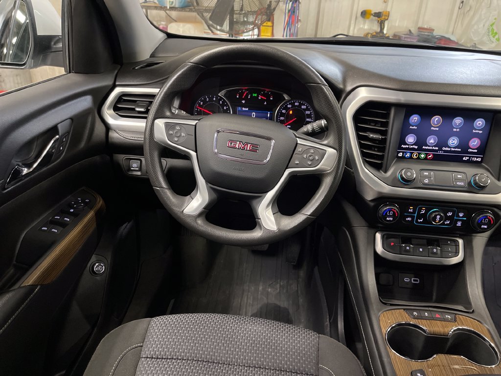 Used 2021 GMC Acadia SLE w/ Driver Convenience Package FWD image 17