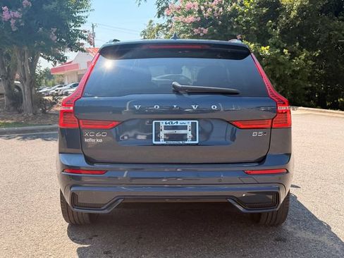 Used 2023 Volvo XC60 B5 Plus w/ Climate Package AWD/4WD image 4
