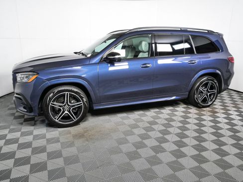 Used 2025 Mercedes-Benz GLS 450 4MATIC image 2