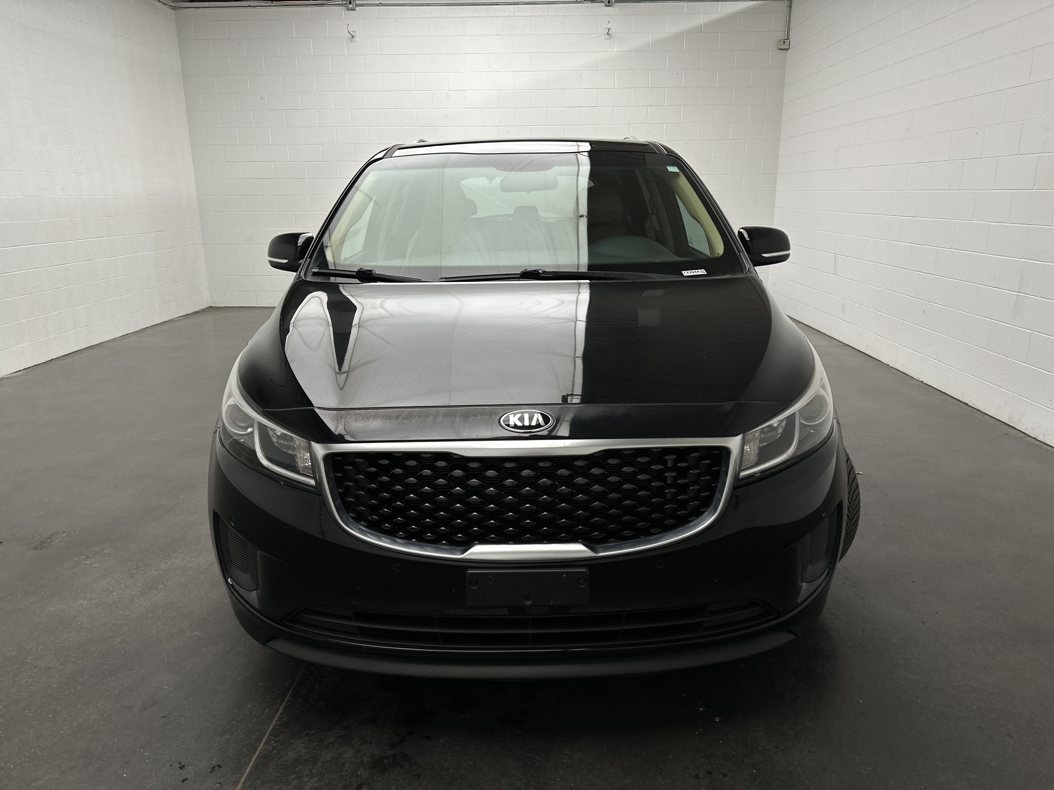 Used 2017 Kia Sedona LX w/ LX Essentials Premium Package FWD image 4
