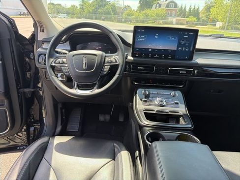 Used 2023 Lincoln Nautilus AWD w/ Premium Package image 16
