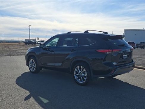 Used 2023 Toyota Highlander Limited image 7