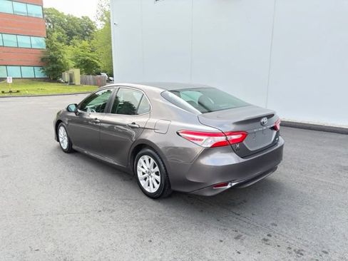 Used 2018 Toyota Camry LE FWD image 7