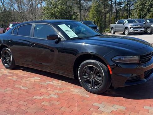 Used 2022 Dodge Charger SXT RWD image 5