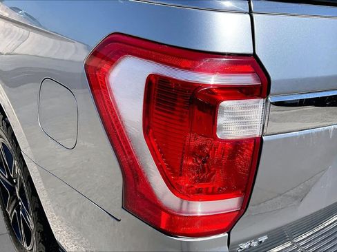 Used 2020 Ford Expedition XLT w/ Equipment Group 202A AWD/4WD image 28