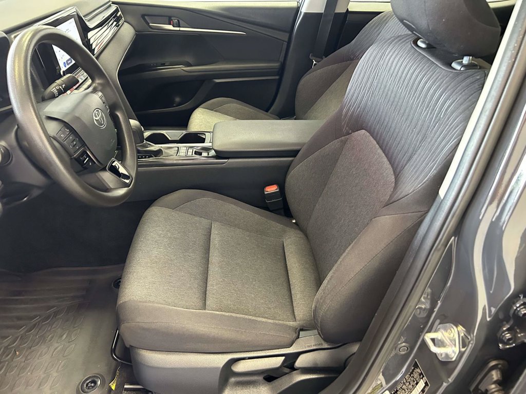 Used 2025 Toyota Camry LE FWD image 15