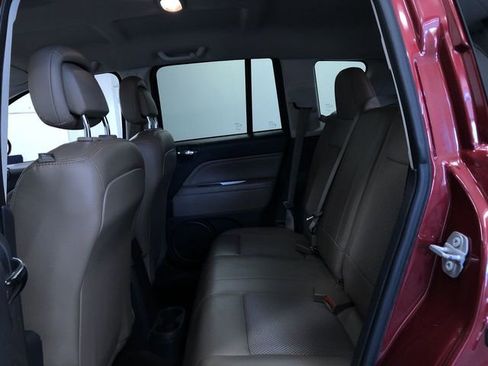 Used 2016 Jeep Compass Latitude AWD/4WD image 21