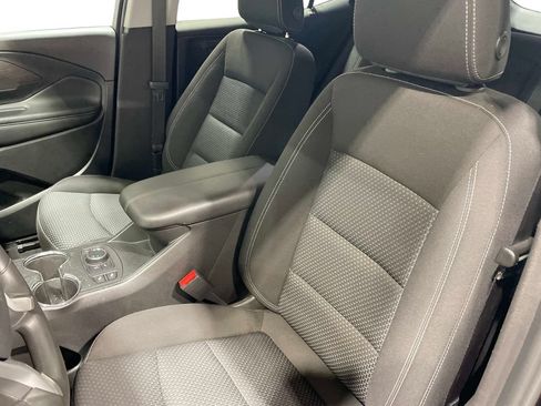 Used 2023 GMC Terrain SLE w/ Driver Convenience Package FWD image 19