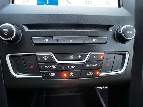 Used 2018 Ford Fusion SE w/ Equipment Group 201A image 43