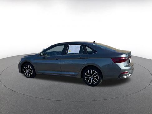 Used 2025 Volkswagen Jetta SE image 10