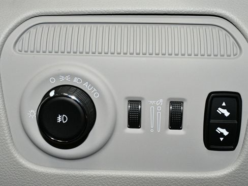 Used 2022 Jeep Wagoneer Series III w/ Premium Group I image 39