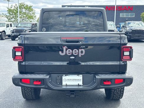 Used 2026 Jeep Gladiator Rubicon w/ Dual Top Group AWD/4WD image 4