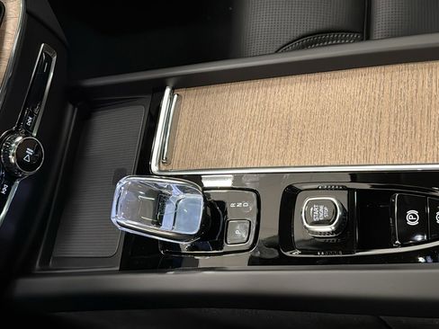 New 2026 Volvo XC60 B5 Ultra w/ Protection Package Premier image 19