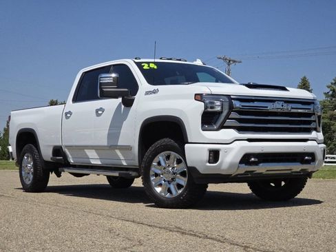 Used 2024 Chevrolet Silverado 3500 High Country w/ High Country Premium Package AWD/4WD image 2