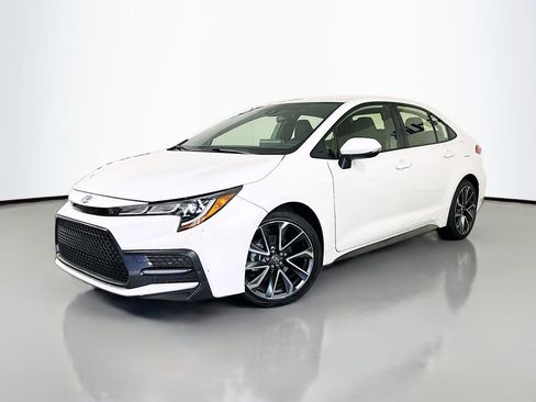 Used 2021 Toyota Corolla SE image 3