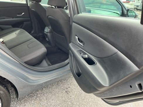 Used 2025 Hyundai Elantra SEL FWD image 29