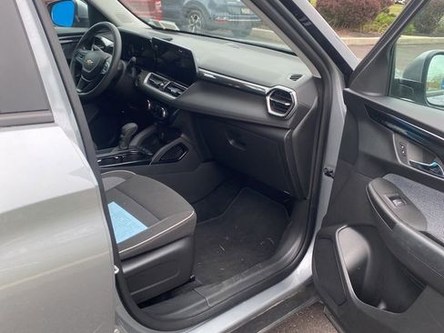 Used 2025 Chevrolet TrailBlazer LT AWD/4WD image 18