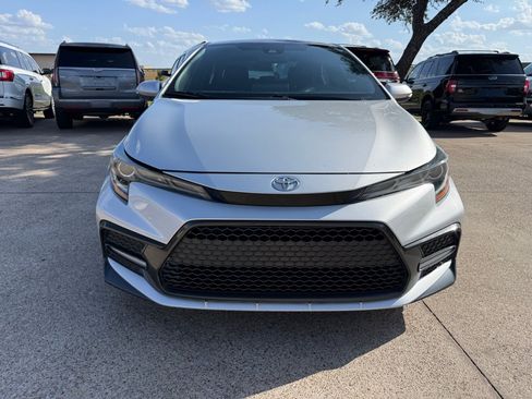 Used 2021 Toyota Corolla SE FWD image 2
