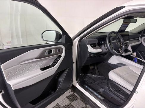 Certified 2025 Ford Explorer Platinum w/ Ultimate Package AWD/4WD image 12