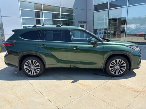 Used 2023 Toyota Highlander Platinum AWD/4WD image 8