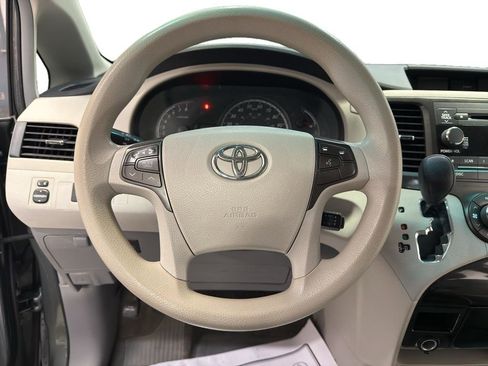 Used 2014 Toyota Sienna LE image 15