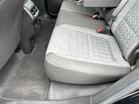 Used 2023 Chevrolet Equinox LT FWD image 34