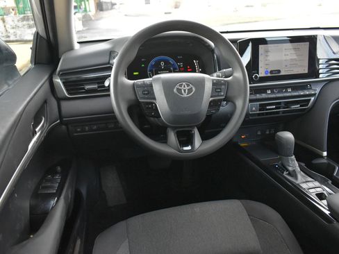 Used 2025 Toyota Camry LE image 17