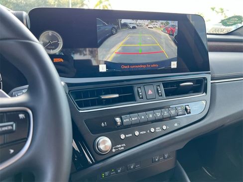 Certified 2025 Lexus ES 300h w/ Premium Package image 16